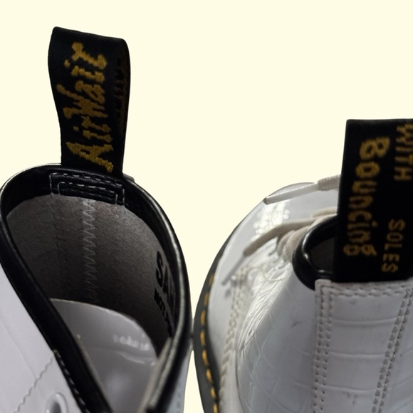 Dr. Martens 1460 Patent Leather Lace Up Boots Size 6 - Picture 5 of 9